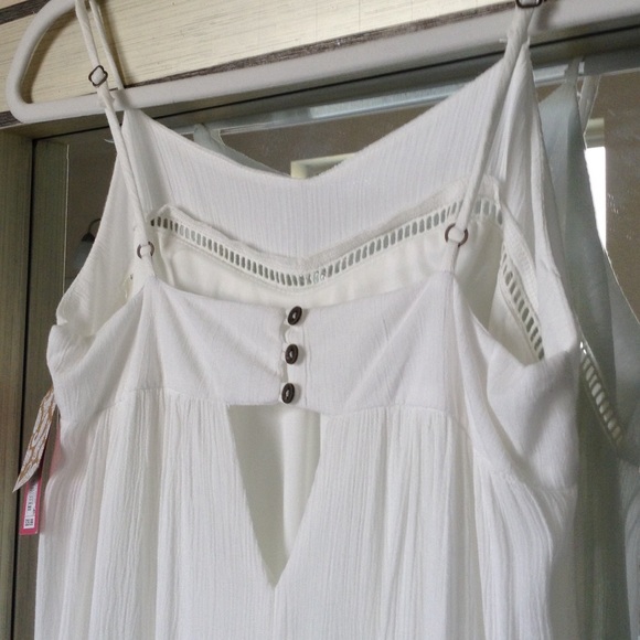 Xhilaration Dresses & Skirts - NWT🌸 Beautiful White Maxi w/Detail